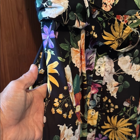 EUC ZARA FLORAL MIDI SHIRTDRESS SIZE L - Picture 9 of 10